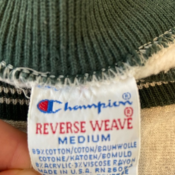 Champion Crop Sweater - Picture 4 of 4